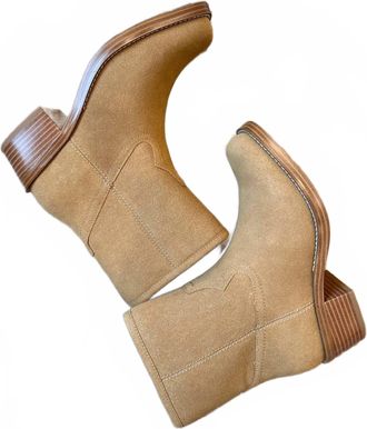Mia Womens Dagny Boot In Tan