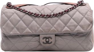 Chanel Borsa a tracolla Jumbo In The Mix in pelle di vitello iridescente con battente 2010-2011 - Grigio