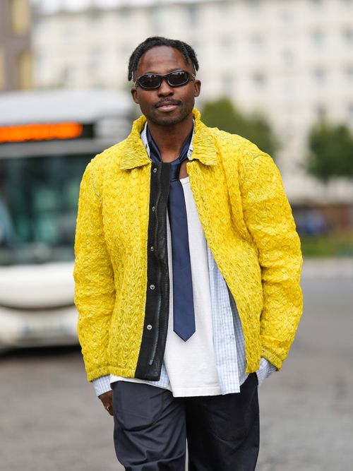 Blogger Ludovic Pieterson trägt das Must-have Stück für einen coolen Winter Look: Die Krawatte