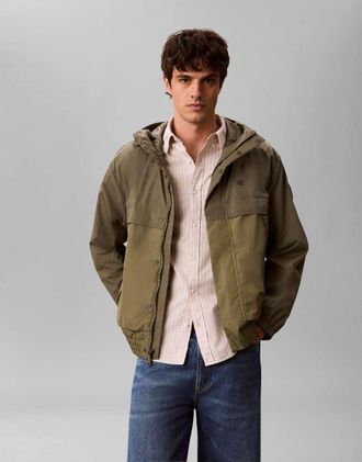 Calvin Klein Jeans Giacca a vento in nylon verde oliva con cappuccio