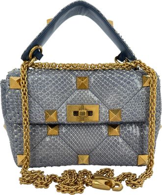 Valentino Valentino Garavani handtas met Romeinse studs en handvat in lichtblauw leer