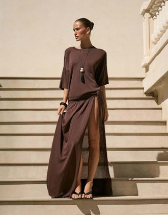 4th & Reckless T-shirt da mare in maglia sottile color cioccolato con spalle scese in coordinato-Marrone