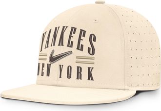Nike New York Yankees True Nike Mens AeroBill MLB Fitted Hat in White | NB540GONNK-K6Q