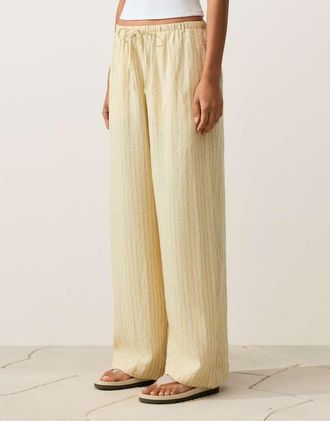 Oysho Pantaloni dritti in 100% lino giallo chiaro con cuciture a vista