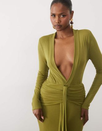 Asos Vestito lungo verde con scollo super profondo e drappeggio sul davanti