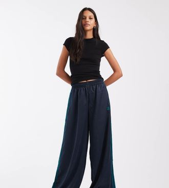 adidas Originals pantaloni sportivi in satin a gamba larga navy e teal - In esclusiva per ASOS-blu navy