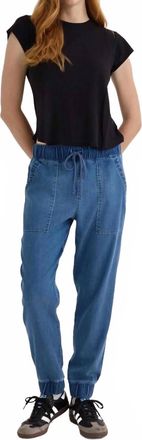 Bella Dahl Pocket Jogger Denim In Indigo Spray Wash