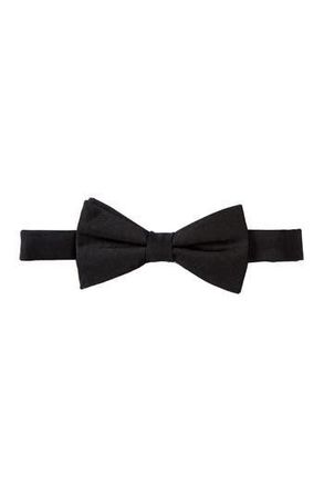 Nordstrom Rack Dover Solid Pre-Tied Bow Tie in Black at Nordstrom Rack