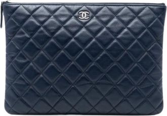 Chanel Pre-owned Clutches, female, Blue, Size: ONE SIZE Pre-owned Quilted Lambskin Clutch