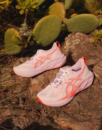 Asics Novablast 5 - Sneakers da corsa rosa e rosse-Bianco