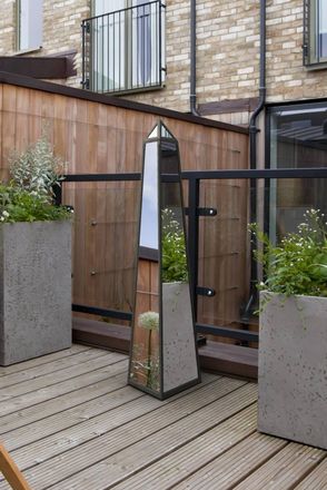 MirrorOutlet Black Metal Edged Mirrored Garden Ornament (120CM X 25CM X 25CM) | Size: 1 Pack