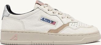 Autry MEDALIST LOW SNEAKERS IN WHITE TEXTURED LEATHER WITH SILVER AND PINK DETAILS