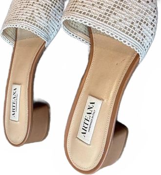 Arteana Womens Clio 30 Block Heel In Ivory