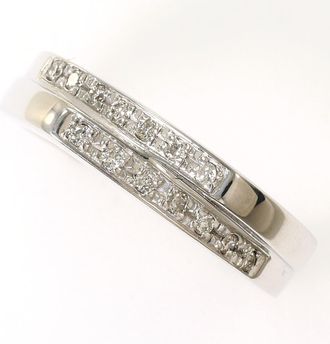 C&A Unbranded (18K) Band Ring (Pre-Owned)