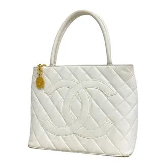 Chanel White Grained Calfskin Tote Bag (Pre-Owned)