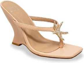 Chase + Chloe by Intouch Footwear Starfish Post Toe Wedge Heel Sandal in Beige at Nordstrom Rack, Size 7.5