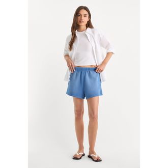 Good American Womens The Fleece Short | Blue Drift, Size Medium | Good American by Khlo&Egrave; Kardashian
