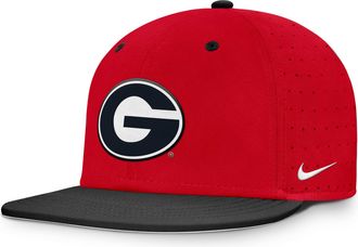 Nike Georgia Bulldogs Dugout True Mens Nike Mens Dri-FIT College Fitted Hat in Red | NC14064YNGB-FBB