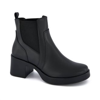 Andrea Womens Chelsea Boots With Elastic Sides In Black