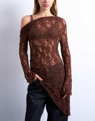 Topshop Top a maniche lunghe stile tunica in pizzo color cioccolato con spalla scoperta-Marrone