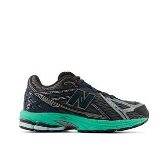 New Balance Kids 1906 Lace in Black/Green Synthetic, size 3.5