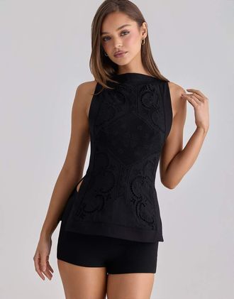 House of CB Valencia - Top in pizzo sangallo nero con scollo a barchetta