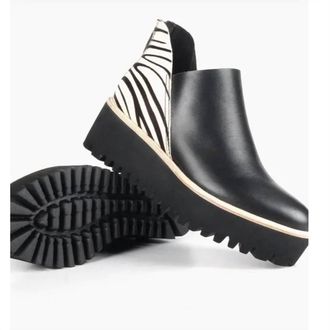 All Black Mixed Jungle Flatform In Black/zebra