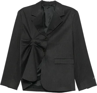 Avavav Ze had een Bonnie-plooiblazer met strepen