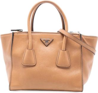 Prada Borsa a tracolla in pelle di vitello con tasche 2013-2025 - Marrone