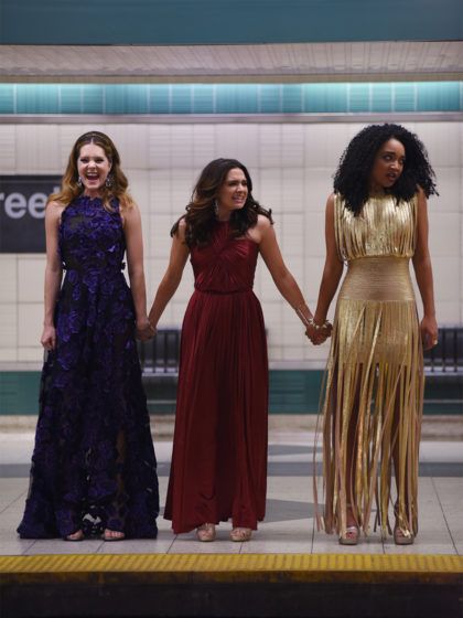 Das sind die unglaublichsten Outfits der Girls von *The Bold Type*