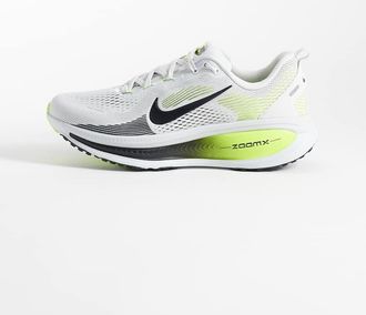 Nike Vomero 18 sneakers bianche e gialle-Bianco
