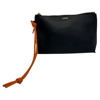 Loewe Loewe T-Knot Pouch Bag in Zwart Leer