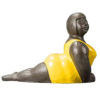 Wanda Collection Estatua a color mujer amarillo
