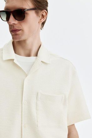 H&M Relaxed Fit Waffled Resort Shirt in Cream at Nordstrom, Size X-Large