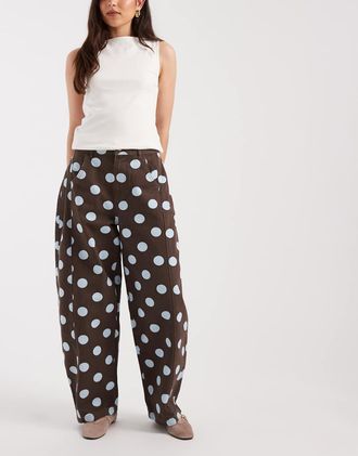 Asos Jeans a vita medio alta bombati color cioccolato e marrone a pois