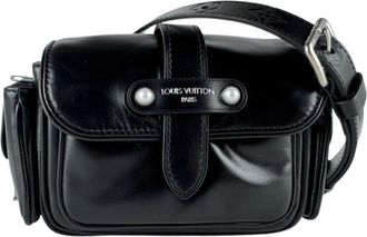 Louis Vuitton Black Leather Shoulder Bag (Pre-Owned)