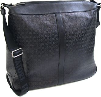 Ferragamo Black Leather Shoulder Bag (Pre-Owned)