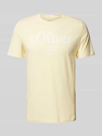 s.Oliver Red Label Regular Fit T-Shirt aus reiner Baumwolle mit gro&szlig;em Label Print in Hellgelb, Gr&ouml;&szlig;e XXL