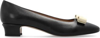Ferragamo Vara Pumps met Hak - Dames - Pumps - Zwart - 38 1/2 EU - Leer - Schoenen