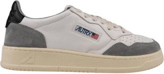 Autry Medalist Low-Top Sneakers, Brand Size 45 ( US Size 12 )