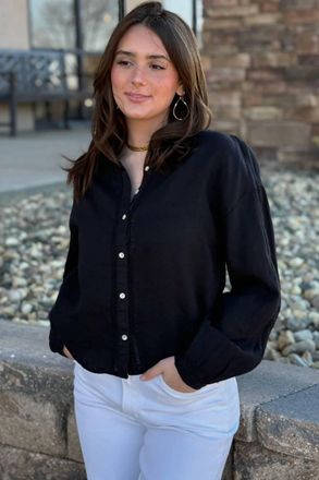 Bella Dahl Mandarin Collar Trimmed Button Down Top In Black