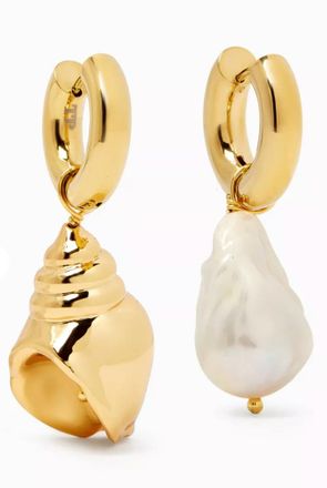 Timeless Pearly Pearl And Seashell Earrings In Gold