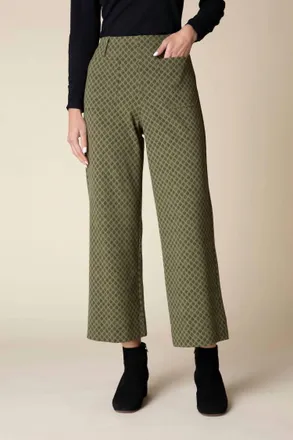 Habitat Luxe Ponte Stamped Floral Diamond Ankle Pant In Green
