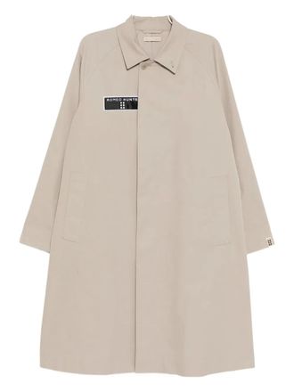Romeo Hunte logo-patch coat - Beige