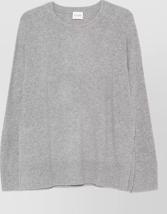 Closed fine-knit wool crew-neck jumper