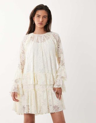 Vero Moda Vestito corto color crema con volant in pizzo a fiori-Bianco