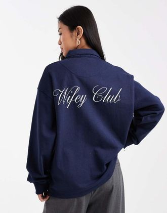Six Stories Bridal - Felpa stile polo blu navy con scritta Wifey Club sul retro