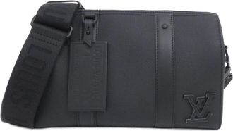 Louis Vuitton Black Leather Shoulder Bag (Pre-Owned)