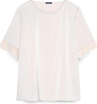 Fiorella Rubino Satijnen blouse met kanten randjes - Dames - Blouses - Beige - 6XL - Satijn - Overhemden
