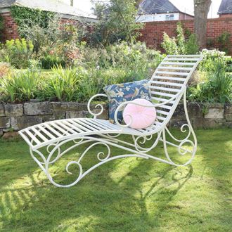 Melody Maison Large Cream Metal Sun Lounger - 58.5cm X 98.5cm | Size: 58.5 cm X 98.5 cm